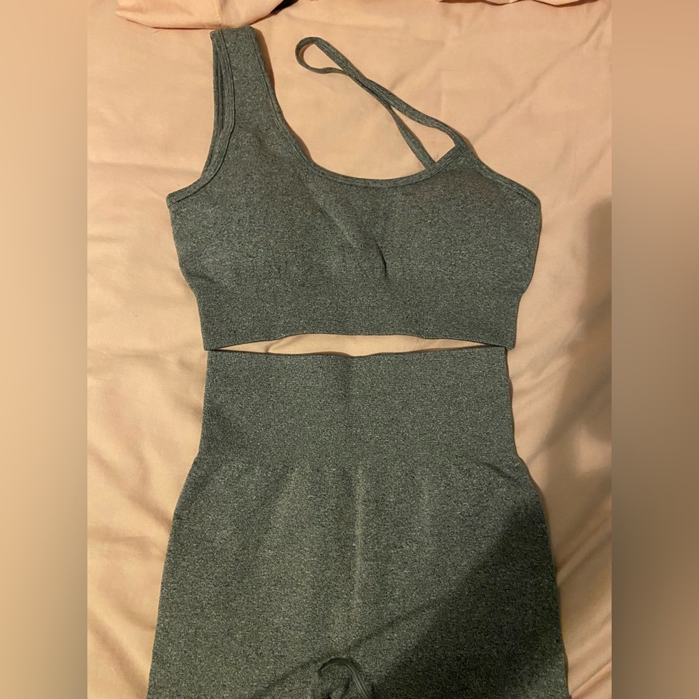 Cross Body Workout Set Top and Leggings Grey